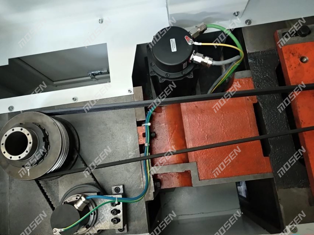 Два взрывозащищенных серводвигателя на станке